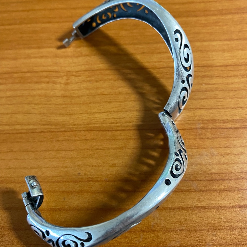 Intricate Patterned Hinged Silver Bracelet With U… - image 3